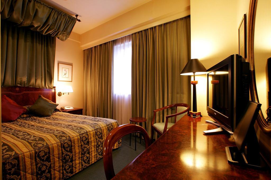 Dukes Hotel Nakasu Fukuoka  Bagian luar foto