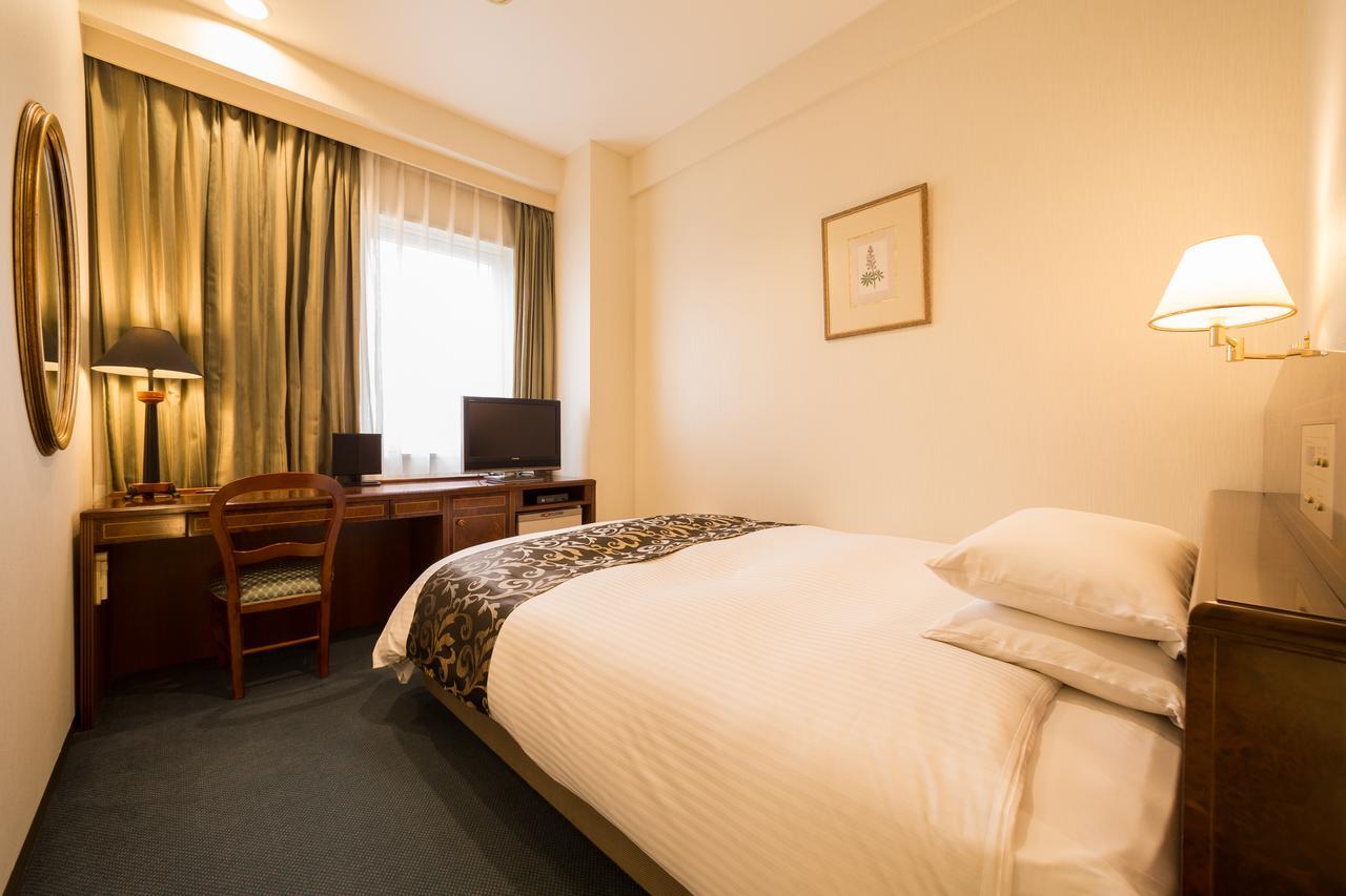 Dukes Hotel Nakasu Fukuoka  Bagian luar foto