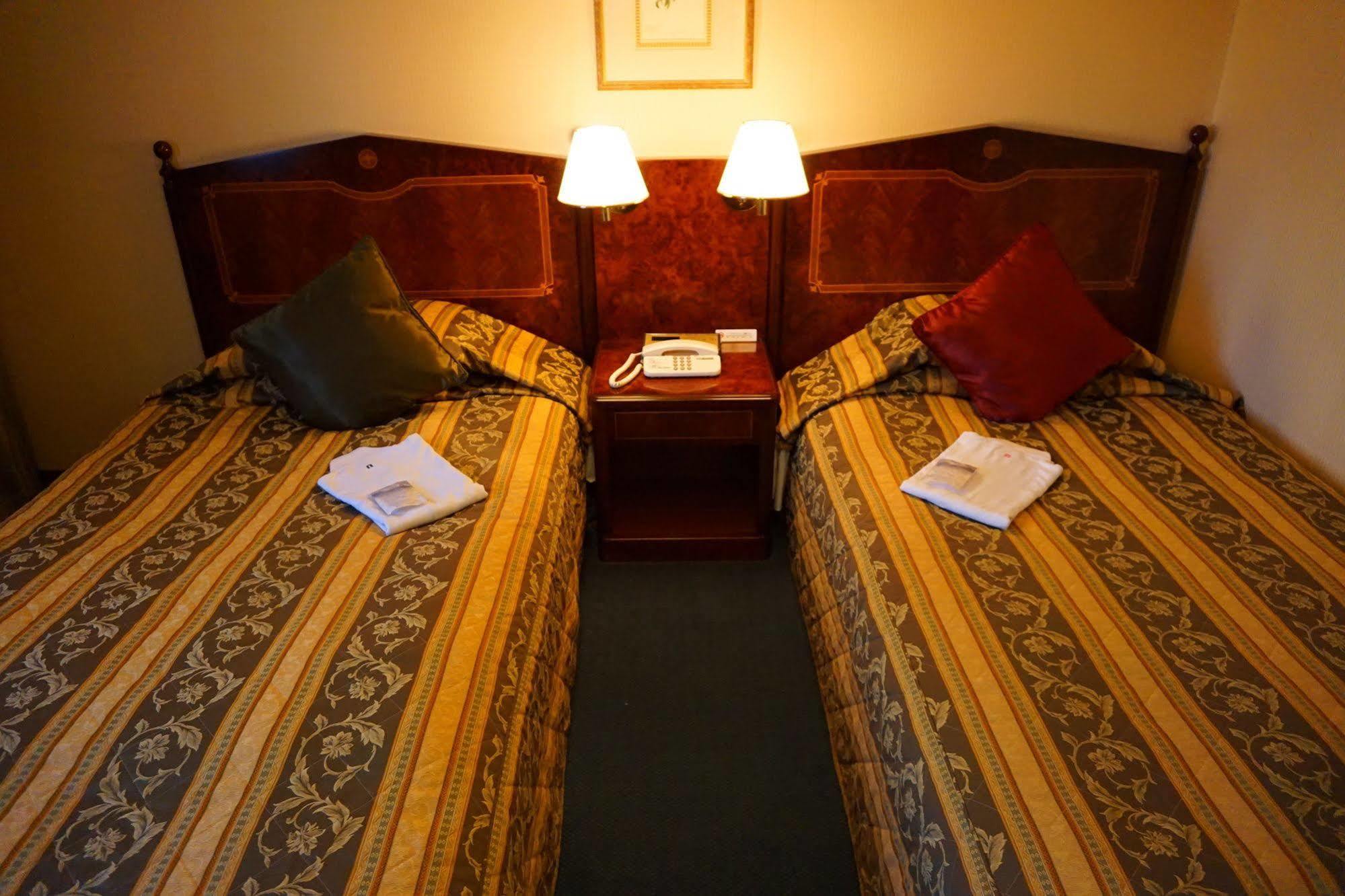 Dukes Hotel Nakasu Fukuoka  Bagian luar foto