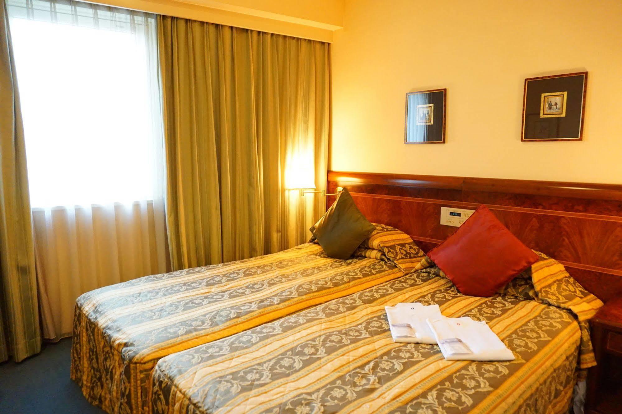 Dukes Hotel Nakasu Fukuoka  Bagian luar foto
